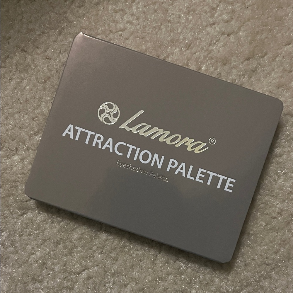 Lamora Attraction Eyeshadow Palette